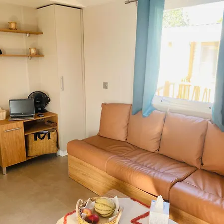 Mobilhome De Luxe 8 Places